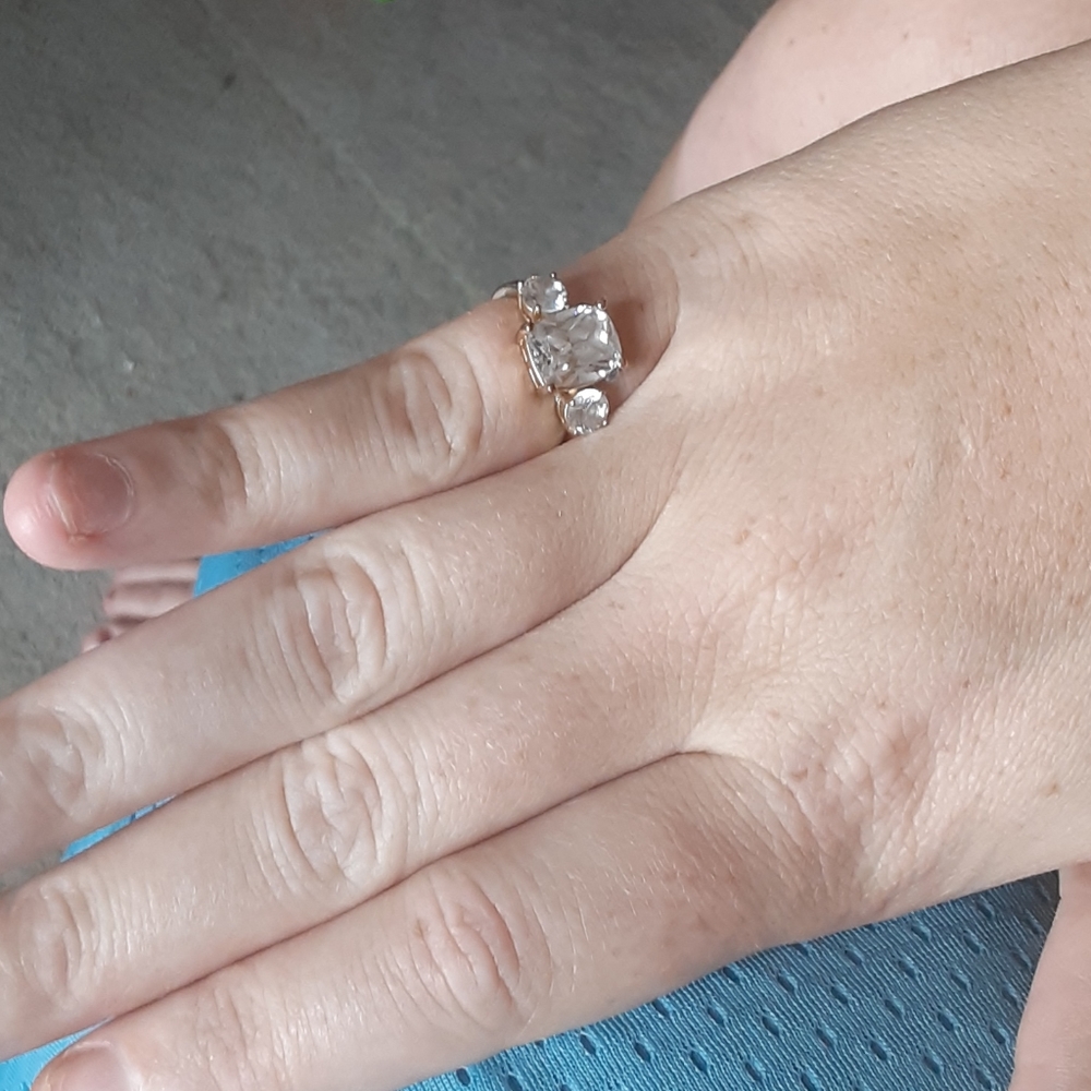 An opal ring - Picture 2 of 3